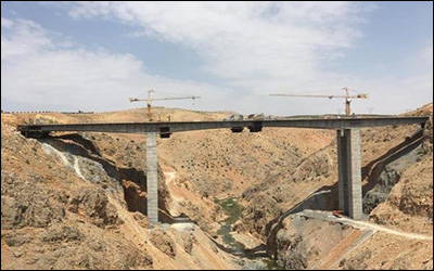 پایان عملیات اجرایی احداث پل بزرگ دره‌ای در آزادراه اصفهان - شیراز