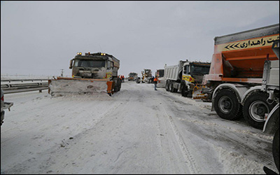 انجام عملیات برف روبی ۱۰ هزار و ۱۰۰ کیلومتر از راه های استان اصفهان