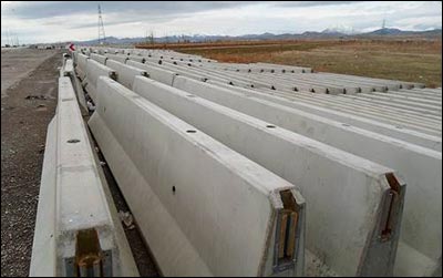 نصب بلوک های مفصلی در 9 کیلومتر از آزاد راه زنجان - تبریز