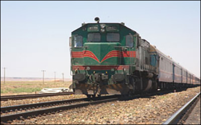 ورود اولین قطار مسیر ریلی تهران - همدان به ایستگاه راه آهن همدان