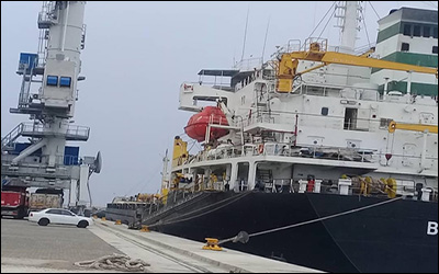 پهلوگیری سومین کشتی گندم در بندر شهید بهشتی چابهار