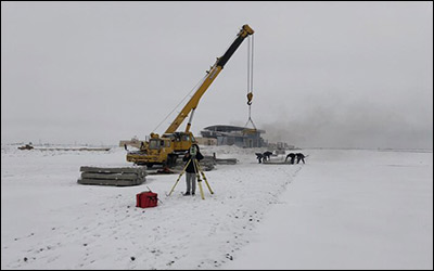 ادامه عملیات ریل گذاری پروژه راه آهن اردبیل - میانه با وجود بارش شدید برف
