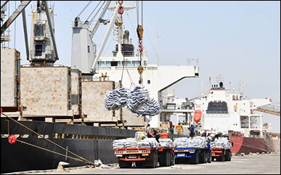 پهلوگیری کشتی حامل برنج به وزن بیش از ۱۶ هزار تن در بندر امام خمینی(ره)
