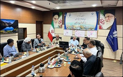 نشست هم‌اندیشی مدیرکل بنادر و‌ دریانوردی هرمزگان با معتمدین و فعالان اقتصادی بندر لنگه