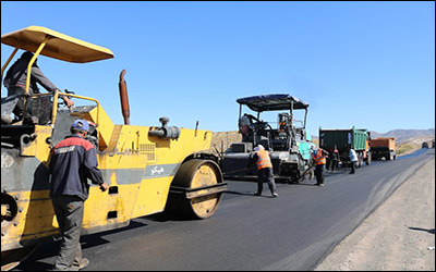 استفاده از حدود ۴۴۰ هزار تن آسفالت در بهسازی جاده‌های کرمان طی یکسال گذشته
