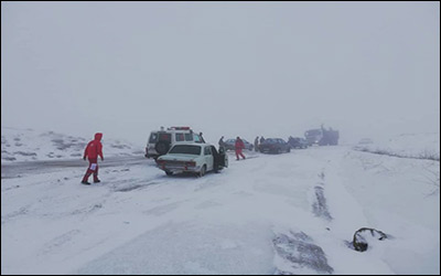 نجات بیش از ۲۰۰ خودرو از برف و کولاک در محور اشنویه - ارومیه