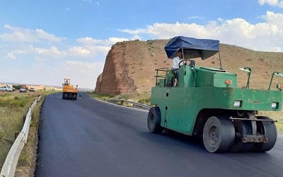 انجام روکش آسفالت ۲۰ کیلومتر از محور ترانزیتی زنجان - میانه در ماه گذشته