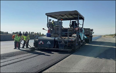 آغاز عملیات اجرایی آسفالت پلیمری در محور سرخه – آرادان