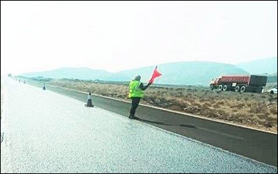 آغاز عملیات روکش حفاظتی اسلاری سیل به طول ۱۴ کیلومتر در محور بندر خمیر به کهورستان