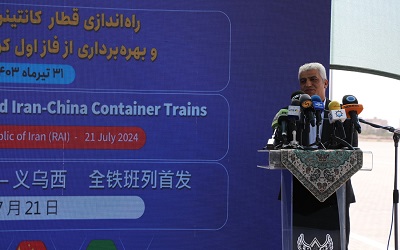 کاهش ۵۰ درصدی زمان حمل بار با راه اندازی قطار دو سر بار بین ایران - چین