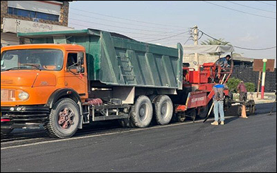 آغاز روکش آسفالت محور ورودی شهر آبدان به طول ۳ کیلومتر