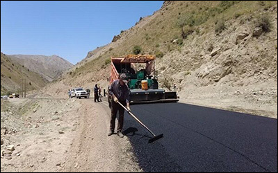 تسطیح و پاکسازی ۶۰۰ کیلومتر از حریم راه‌های شهرستان پارس آباد