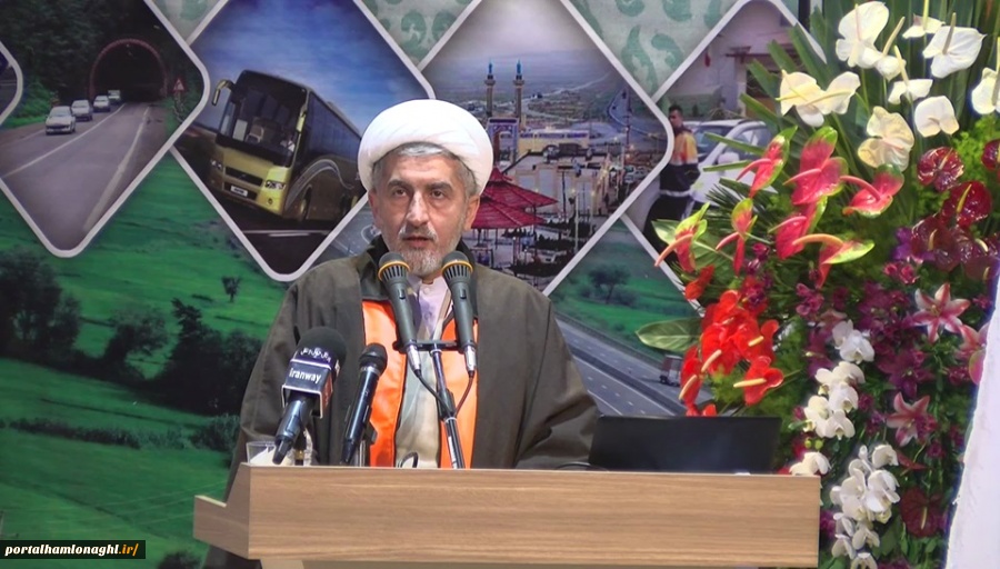 نباید کفران نعمت مسئولیت بکنیم و با رفتارمان باید در پی شکر نعمت خدمت باشیم
 2