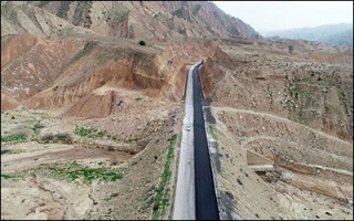 بهسازی محور فیروز آباد - جم به عنوان اتصال دهنده قطب انرژی به مرکز کشور