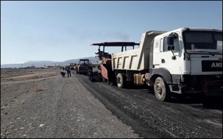 انجام ۶۰ کیلومتر روکش آسفالت در محورهای مواصلاتی شهرستان کاشان
