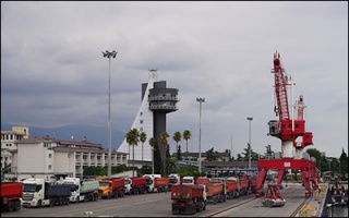 تخلیه یک میلیون و ۳۲۰ هزار تن کالای اساسی در بنادر مازندران