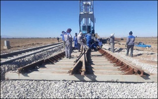 افزایش ایمنی و سرعت در مسیر تهران – مشهد با تعویض سوزن‌های تراورس چوبی