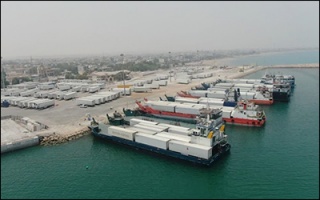 تخلیه و بارگیری بیش از ۲۸ هزار TEU کانتینر یخچالی در بنادر غرب هرمزگان