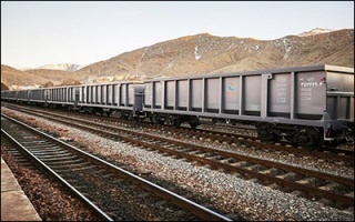 بارگیری خاک چینی از ایستگاه مرند به مقصد ترکیه برای نخستین بار