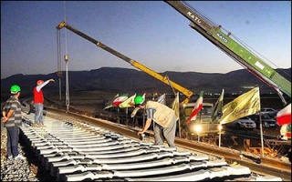 کرمانشاه روی ریل پیشرفت ؛ قطار امید به خسروی می‌رسد