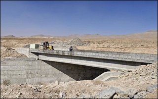 پیشروی عملیات ریل‌گذاری راه‌آهن سفیددشت - مبارکه از ایستگاه شهرکرد