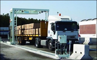 تمام محموله‌های پرریسک تحت پوشش ایکس‌ری کامیونی گمرک قرار دارند