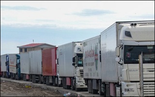 مرز آستارا ؛ چالش قدیمی توقف کامیون‌ها فقط به زمستان محدود نمی‌شود