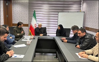 حضور معاون اول دولت در ستاد مدیریت بحران وزارت راه و شهرسازی  انتقال ۱۲۷۱ هزار تن کالا با بیش از چهار هزار کامیون در هفته اول جنگ
