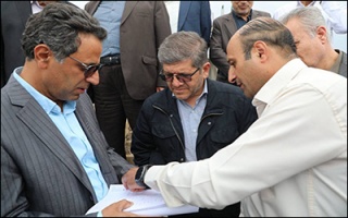 نظارت میدانی مدیرعامل راه‌آهن بر پیشرفت احداث پل بهرام  نصب موفق سازه‌های اصلی با تلاش شبانه‌روزی