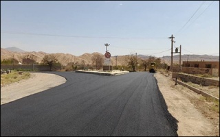 آغاز عملیات روکش آسفالت گرم ۲۰ کیلومتر از محورهای روستایی شهرستان‌های گرمسار و آرادان