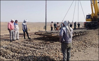 نصب ۴ دستگاه سوزن سنگین بتنی در ایستگاه راه آهن منتظر قائم