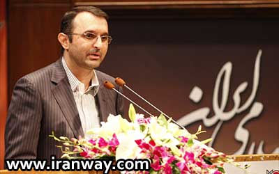 آقای شهرام آدم نژاد قرائت کننده بیانیه پایانی همایش سیستم های حمل و نقل هوشمند جاده ای